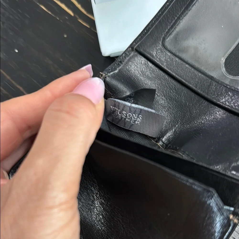 Wilson’s leather Men’s Black Leather ID Wallet Cardholder 4 Slots/Pockets